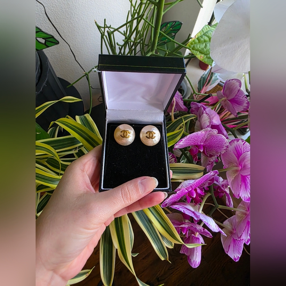 ❗️SOLD❗️Chanel Vintage Gold Pearl Clipon Earrings